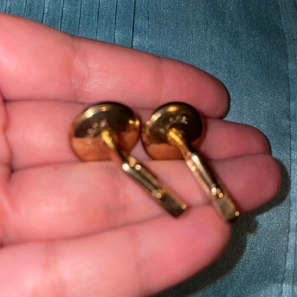 Swank round‎ ribbed striped Gold Tone Cufflinks with Red Stone Accent Vintage